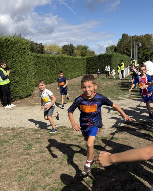 Un cross sous le soleil pour les CE1-CE2 !